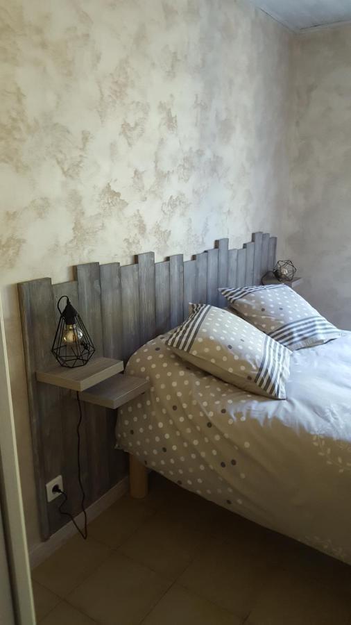Bed and Breakfast Chez Alexandra Louchats Esterno foto